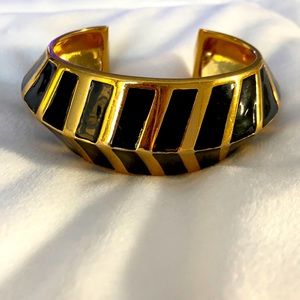 VINCE CAMUTO BLACK GOLD CUFF ONE SIZE FITS MOST
